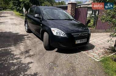 Хэтчбек Kia Ceed 2008 в Смеле