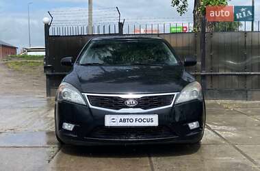 Хэтчбек Kia Ceed 2011 в 
