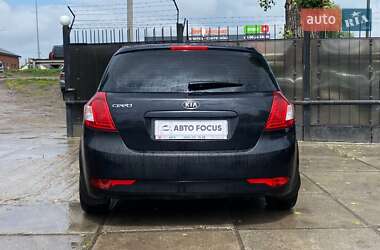 Хэтчбек Kia Ceed 2011 в 