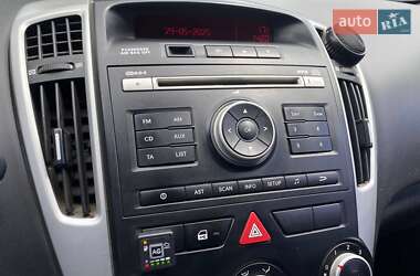 Хэтчбек Kia Ceed 2011 в 