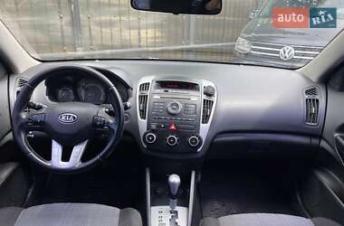 Хэтчбек Kia Ceed 2011 в 