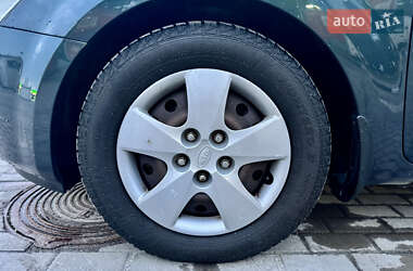 Хэтчбек Kia Ceed 2008 в 