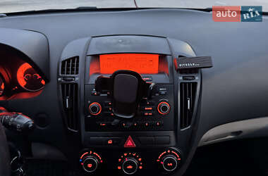 Хэтчбек Kia Ceed 2008 в 
