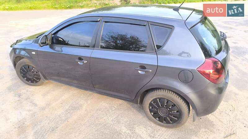 Хэтчбек Kia Ceed 2007 в Широкой Даче