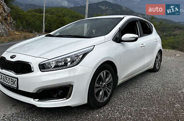 Хэтчбек Kia Ceed 2016 в 