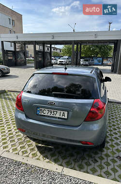 Хэтчбек Kia Ceed 2008 в 