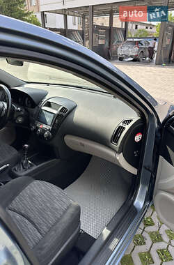 Хэтчбек Kia Ceed 2008 в 