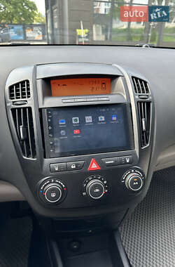 Хэтчбек Kia Ceed 2008 в 