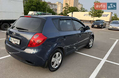 Хэтчбек Kia Ceed 2008 в 