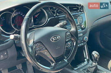 Хэтчбек Kia Ceed 2013 в 
