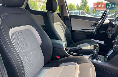 Хэтчбек Kia Ceed 2013 в 