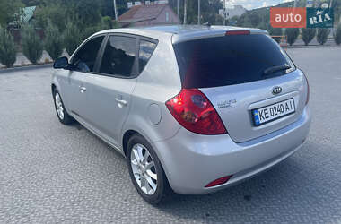 Хэтчбек Kia Ceed 2008 в 