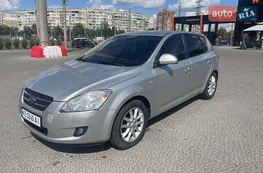 Хэтчбек Kia Ceed 2008 в 