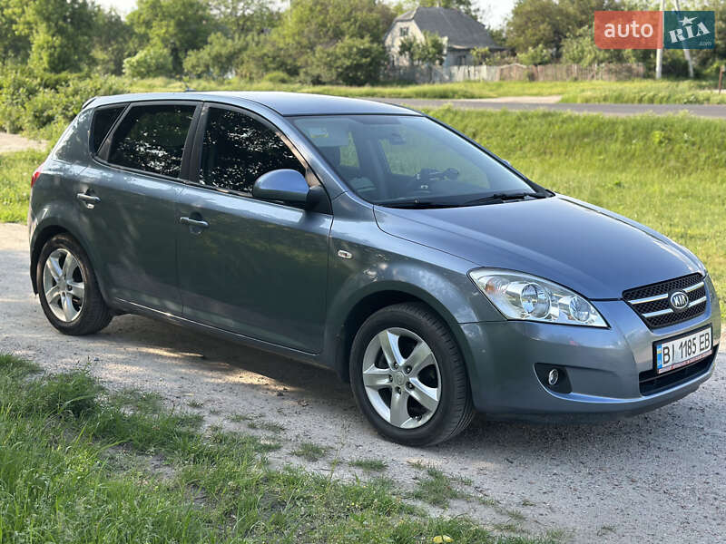 Хэтчбек Kia Ceed 2007 в 