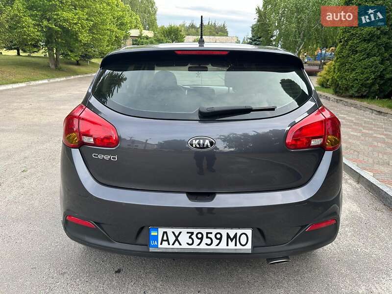 Хэтчбек Kia Ceed 2012 в Краснограде