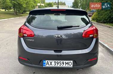 Хэтчбек Kia Ceed 2012 в 
