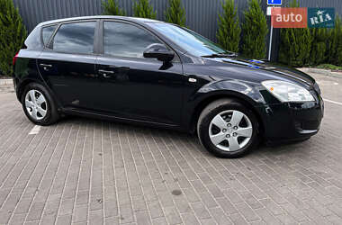 Хэтчбек Kia Ceed 2007 в 