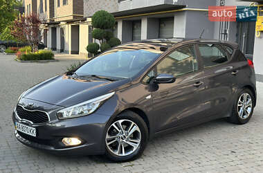 Хэтчбек Kia Ceed 2013 в 