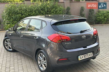 Хэтчбек Kia Ceed 2013 в 