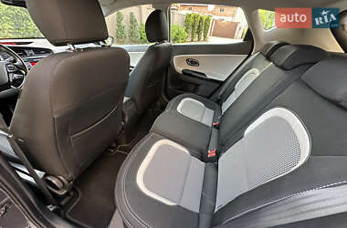 Хэтчбек Kia Ceed 2013 в 