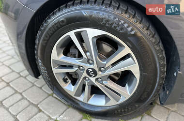 Хэтчбек Kia Ceed 2013 в 