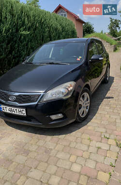 Хэтчбек Kia Ceed 2009 в 