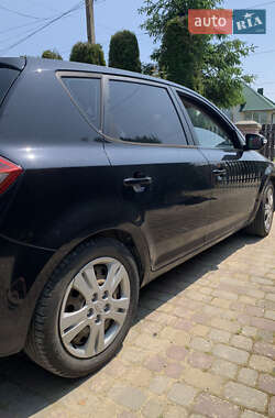 Хэтчбек Kia Ceed 2009 в 
