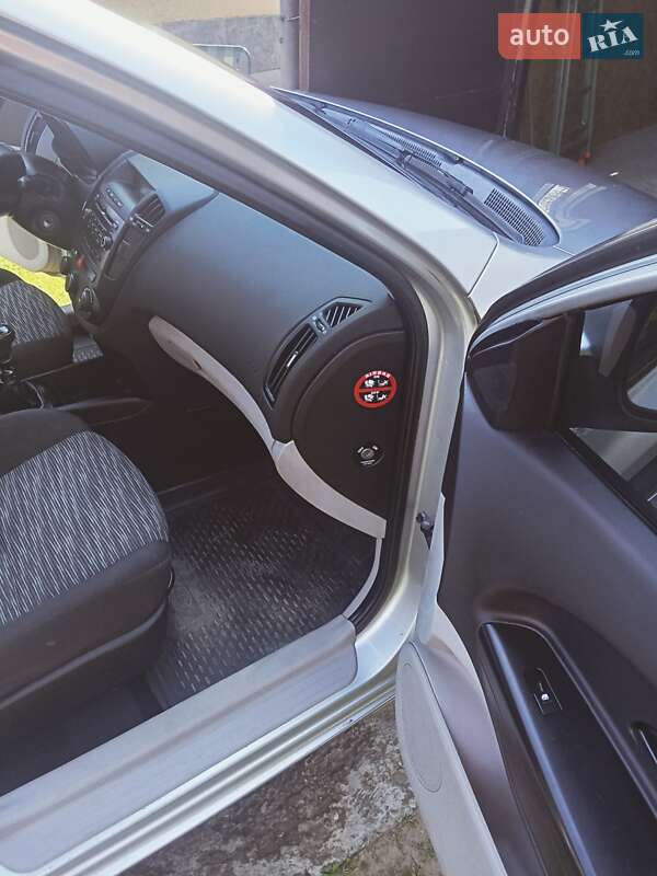 Хэтчбек Kia Ceed 2007 в Стрые