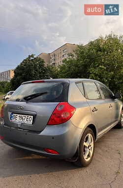 Хэтчбек Kia Ceed 2008 в 