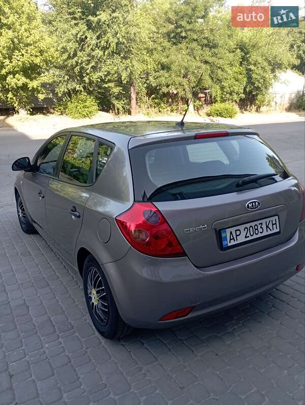 Хэтчбек Kia Ceed 2007 в Запорожье