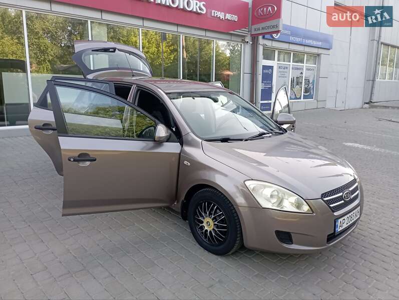 Хэтчбек Kia Ceed 2007 в Запорожье