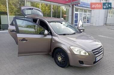 Хэтчбек Kia Ceed 2007 в 