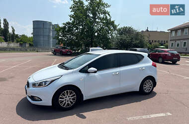 Хэтчбек Kia Ceed 2013 в 