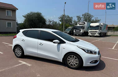 Хэтчбек Kia Ceed 2013 в 