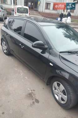 Хэтчбек Kia Ceed 2008 в 