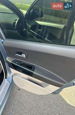 Хэтчбек Kia Ceed 2007 в 
