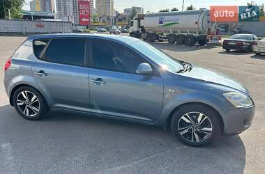 Хэтчбек Kia Ceed 2007 в 