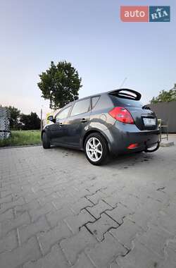 Хэтчбек Kia Ceed 2008 в 