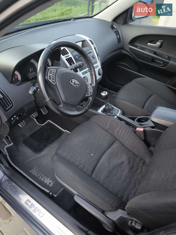 Хэтчбек Kia Ceed 2008 в Виноградове