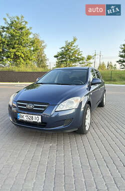 Хэтчбек Kia Ceed 2008 в Ровно