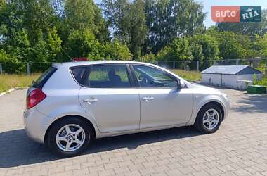 Хетчбек Kia Ceed 2009 в 