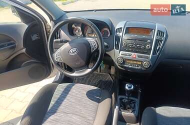 Хетчбек Kia Ceed 2009 в 