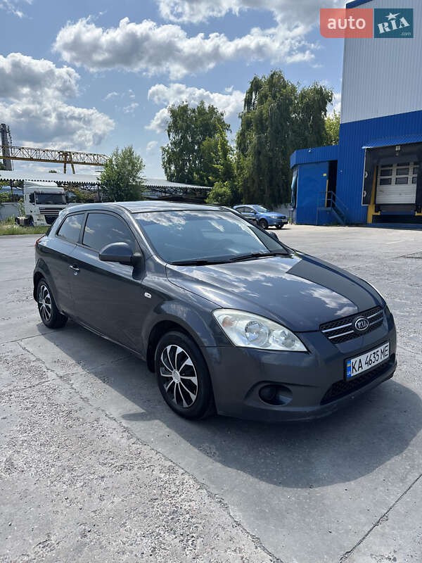 Хэтчбек Kia Ceed 2008 в 