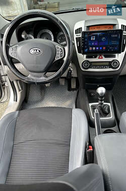 Хэтчбек Kia Ceed 2007 в 