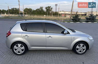 Хэтчбек Kia Ceed 2007 в 