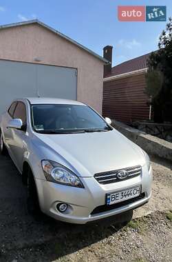 Хэтчбек Kia Ceed 2008 в Южноукраинске