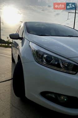 Хэтчбек Kia Ceed 2013 в 