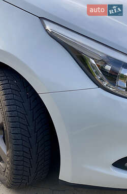 Хэтчбек Kia Ceed 2013 в 