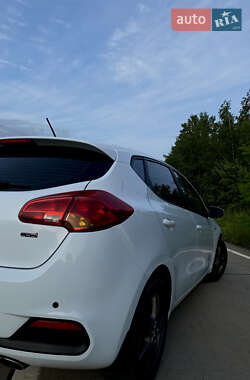 Хэтчбек Kia Ceed 2013 в 