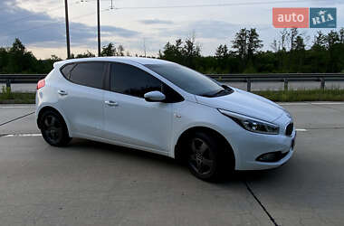 Хэтчбек Kia Ceed 2013 в 